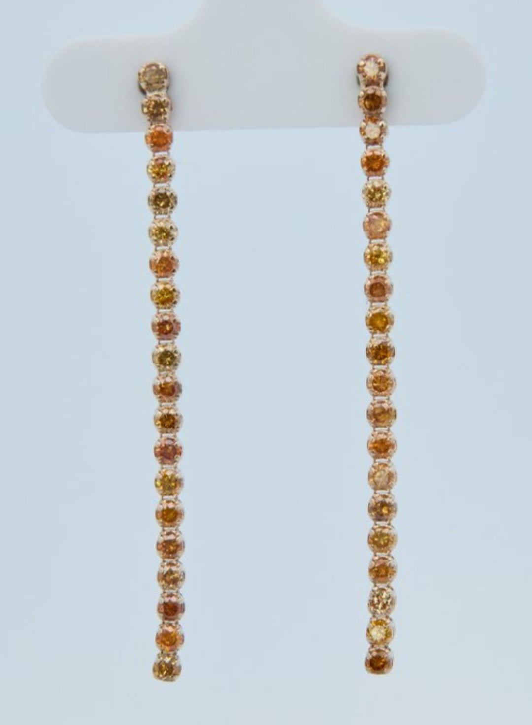 Pendientes de Oro Amarillo 18K con 40 Diamantes Naturales Redondos